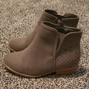 Girls boots